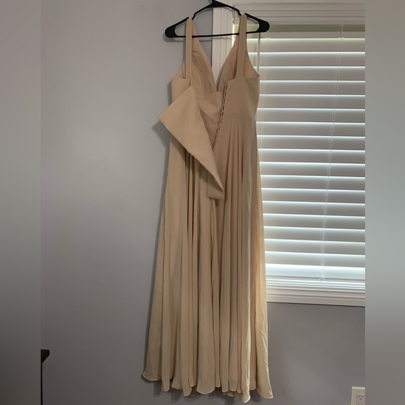 brand new bridesmaids dress that was never used no alterations, tried on once - Picture 2 of 8